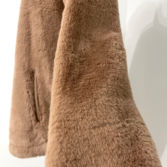 Abercrombie & Fitch Faux Fur and Fleece quarter-zip jacket / camel tan color - Picture 4 of 9